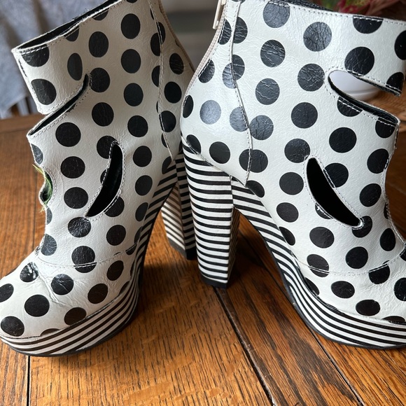 Polka dot and stripes platform black and white boots size 6 - Picture 5 of 6